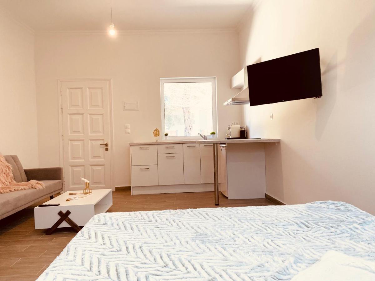 Louvros Luxury Suites Dassia  Dış mekan fotoğraf