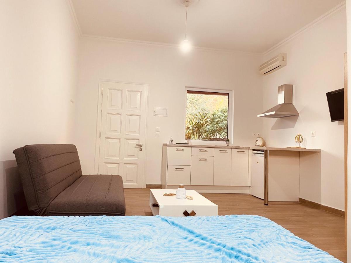 Louvros Luxury Suites Dassia  Dış mekan fotoğraf
