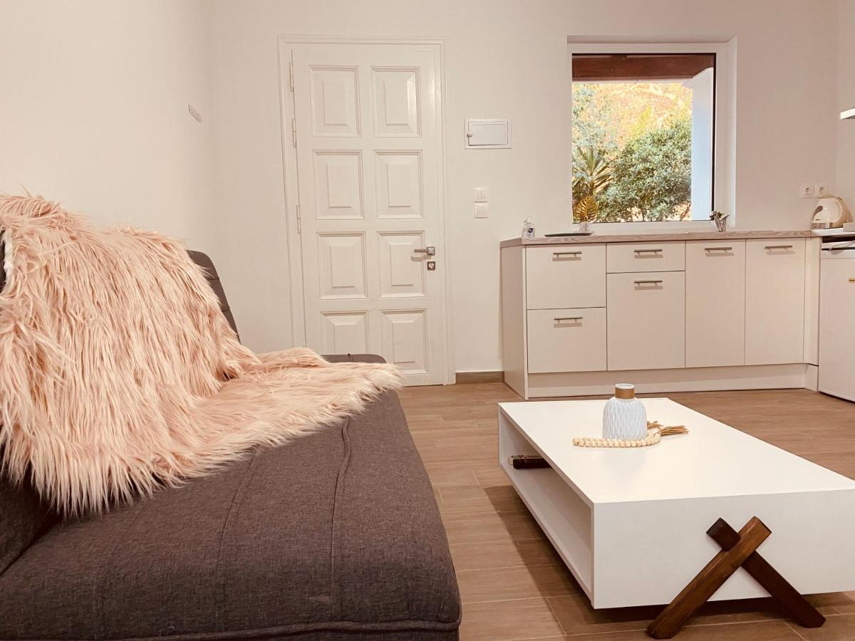 Louvros Luxury Suites Dassia  Dış mekan fotoğraf