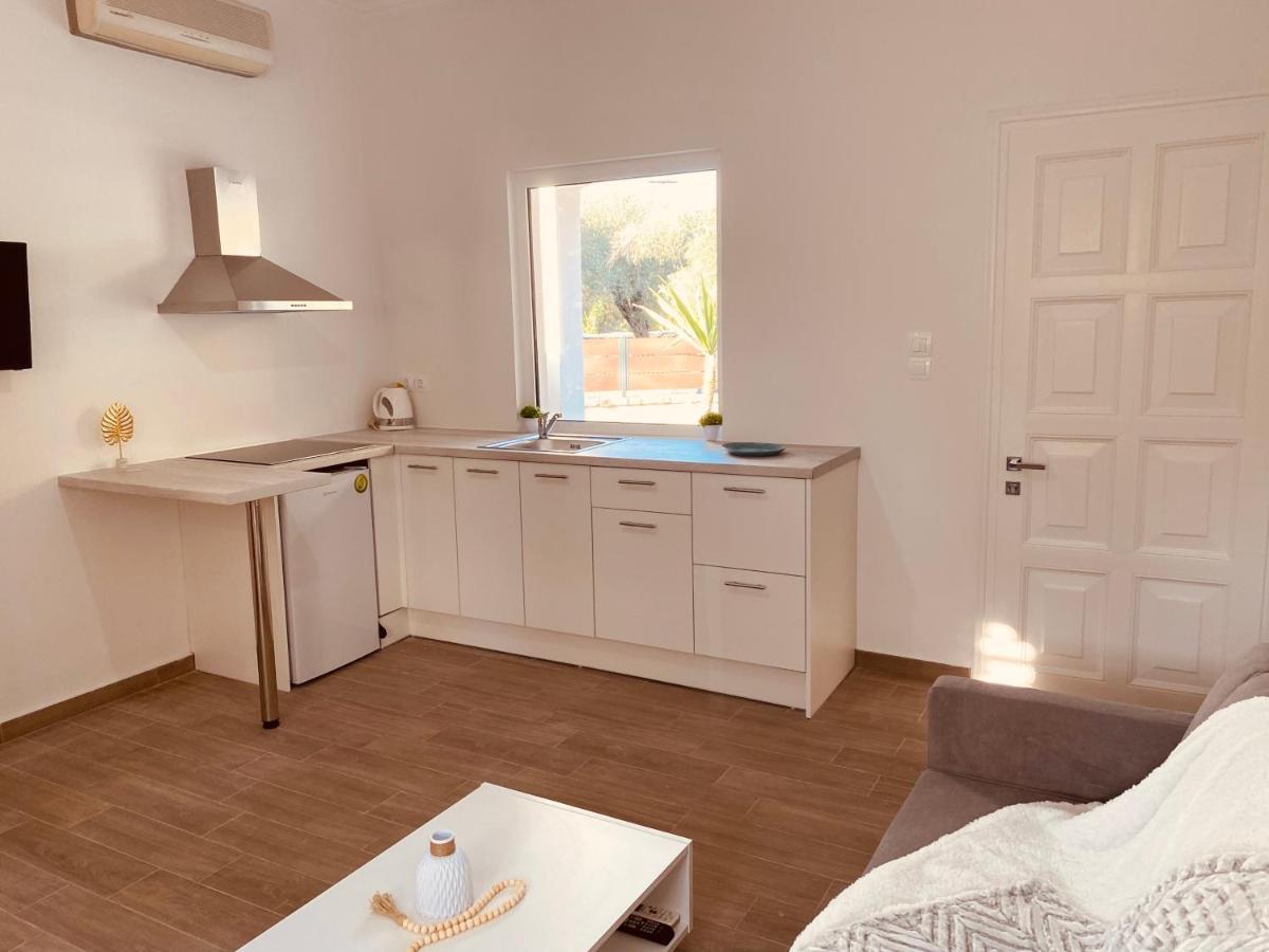 Louvros Luxury Suites Dassia  Dış mekan fotoğraf