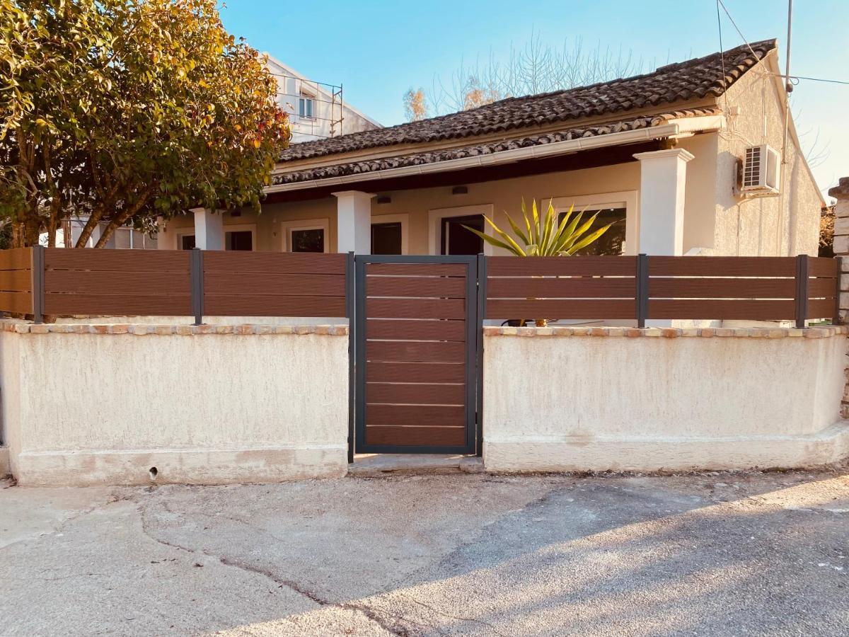 Louvros Luxury Suites Dassia  Dış mekan fotoğraf